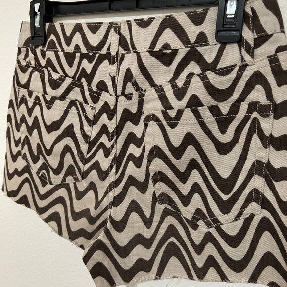 RSQ women's shorts wave pattern tan & brown size 27 - Picture 5 of 9